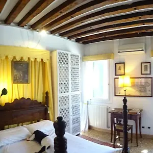 Apartment Artist House