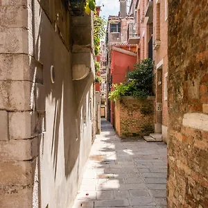 Apartment Ramo Delle Moschette